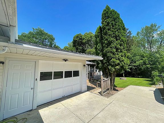2nd image of 576 Arlington Ave
