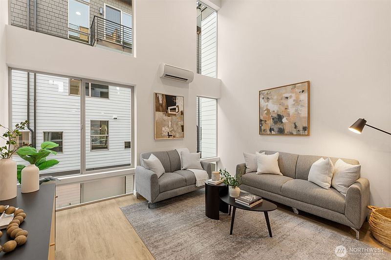 4th image of 4416 Midvale Avenue N