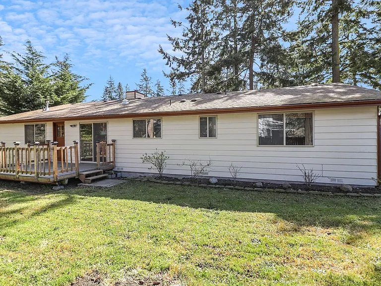 368 NW Columbia Dr — Photo 15