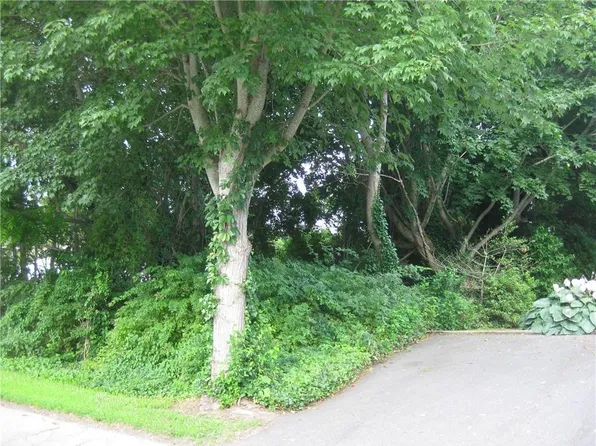 0 Riverside St, Portsmouth, RI 02871