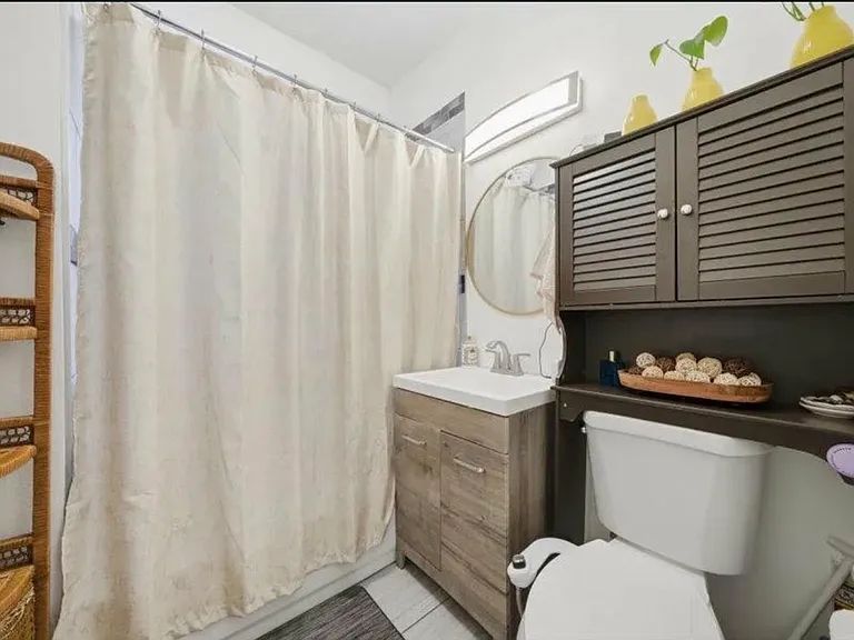1059 N Central Park Ave #2 — Photo 6