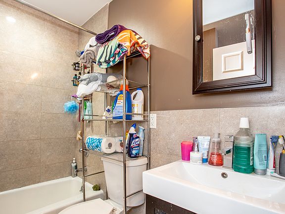 5th image of 225 Rogers Ave #3B