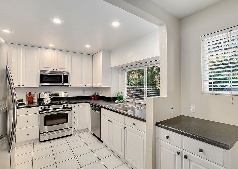 1st image of 802 Glenwood Way