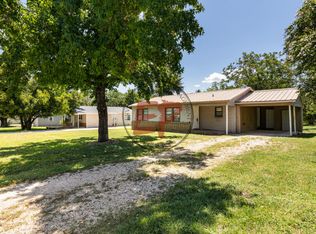 1211 S Old Robinson Rd, Waco, TX 76706