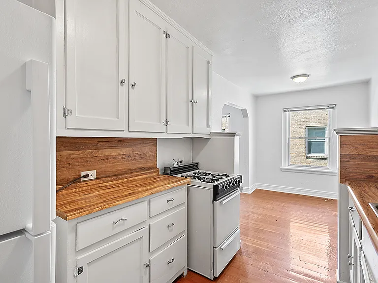 1010 N Sherman St — Photo 2