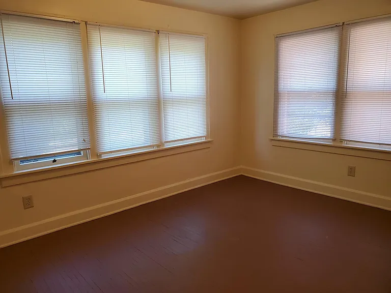 West Bedroom (10X12)