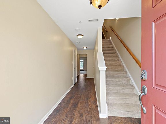 2nd image of 17 Tuxford Ln #17
