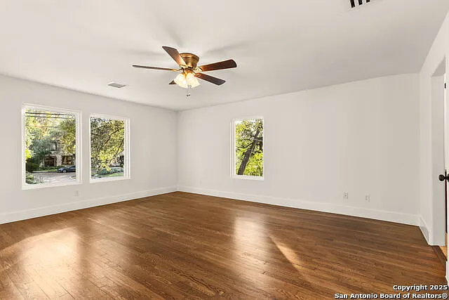417 E Hildebrand Ave — Photo 21