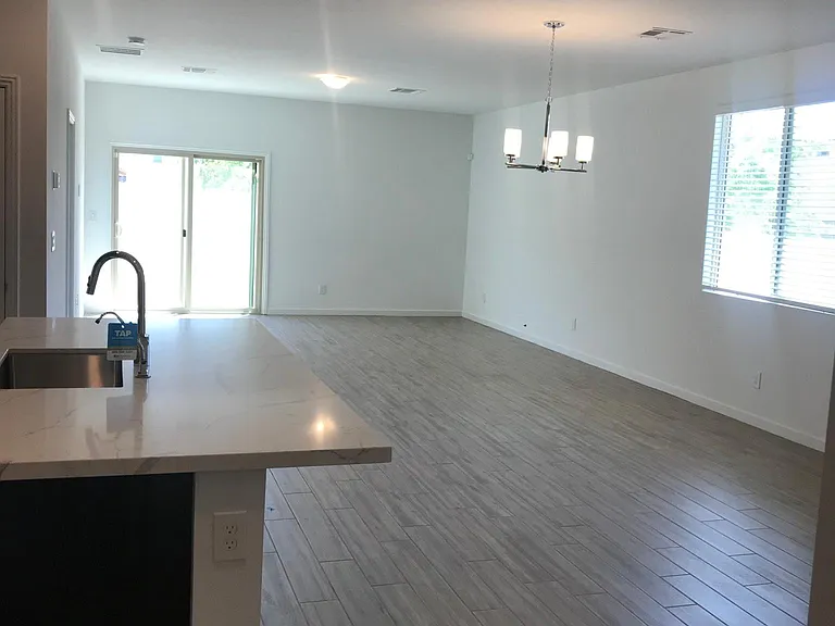 983 Crystal Grotto Ave — Photo 6
