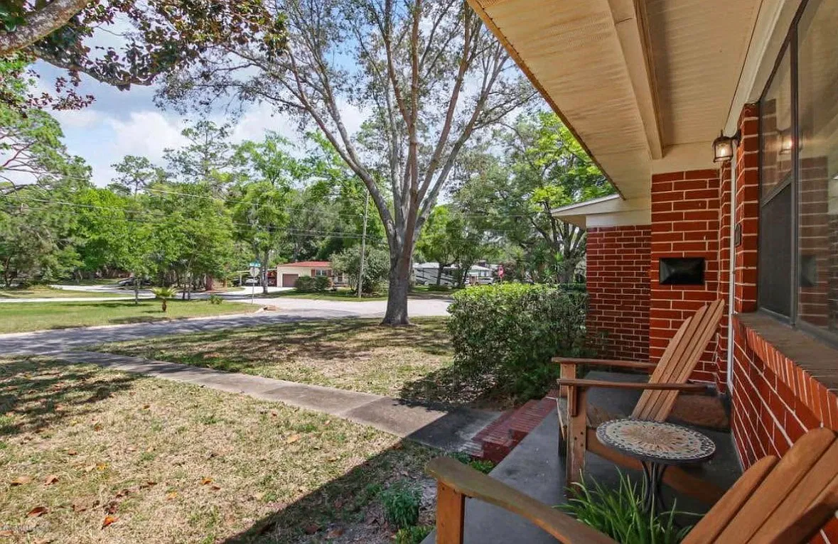 3 bed, 1422 sqft, $2,300 — Photo 2