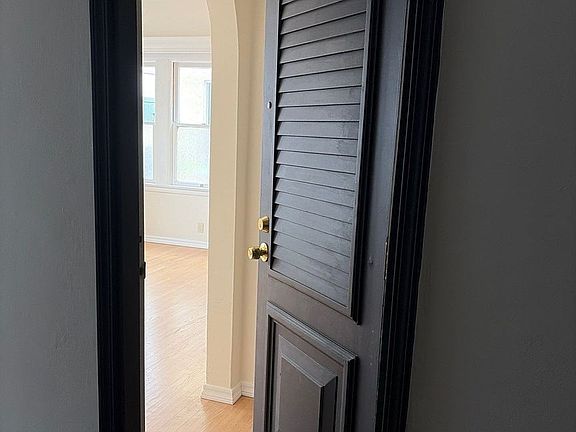 2nd image of 852 N Oxford Ave #854