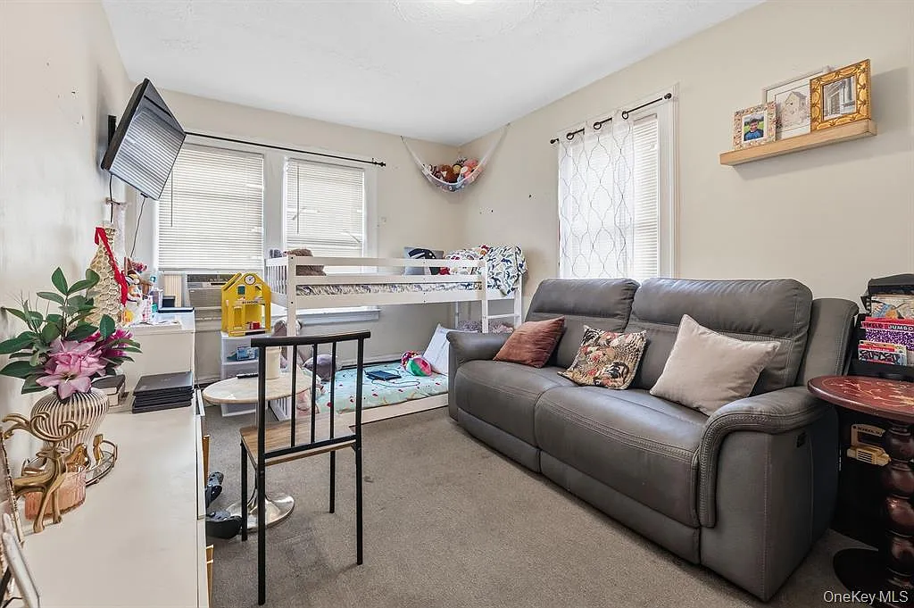 4 bed, 1191 sqft, $3,500 — Photo 3