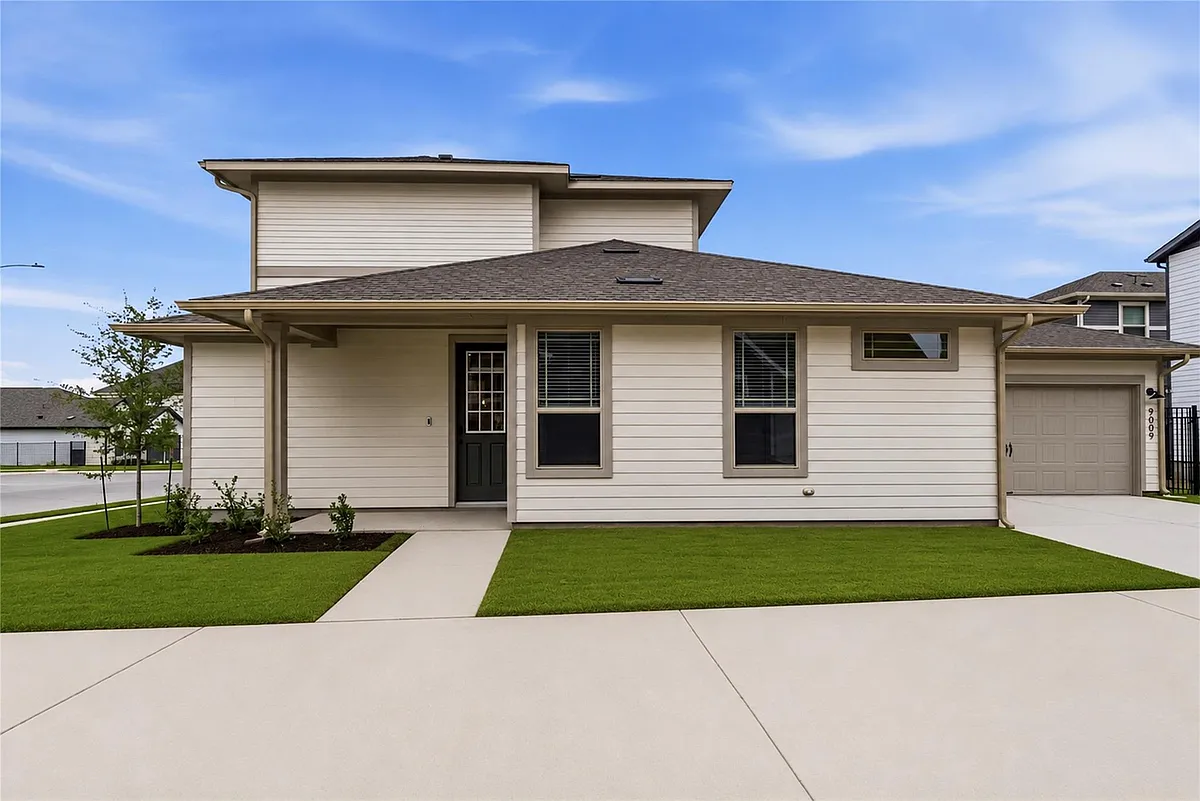 Building Photo - 9009 Hamadryas Dr