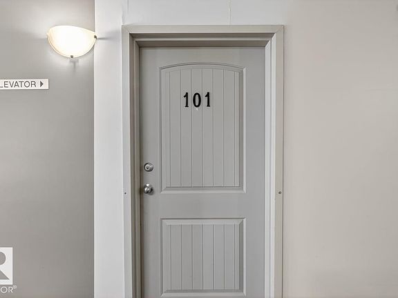 4th image of 4415 48th St #101