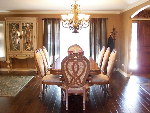 3rd image of 2406 Essex Dr