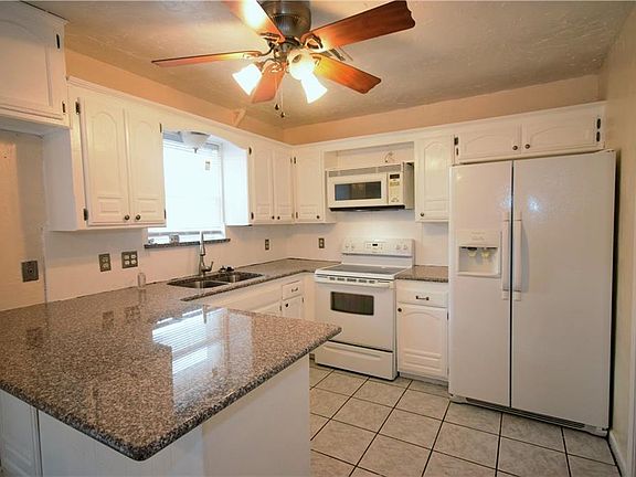 4th image of 625 Crown Dr
