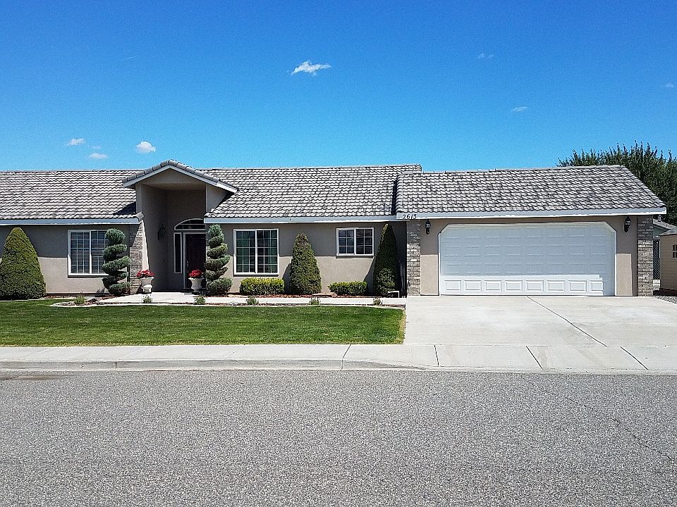 1st image of 2613 Ficus Dr