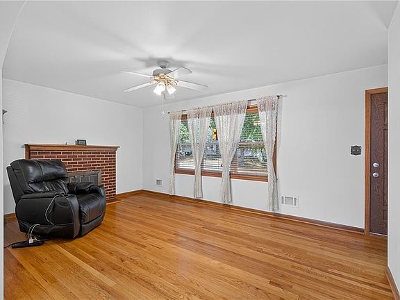 5th image of 6200 Hedges Ave
