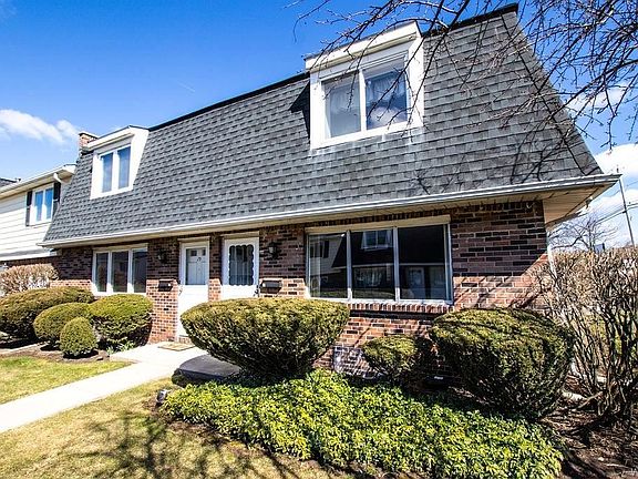 2nd image of 20 Stoneledge Ct