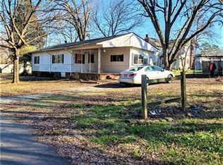 203 W May St, New London, NC 28127