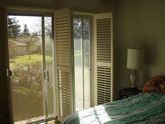 Master Bedroom/Slider to Backyard