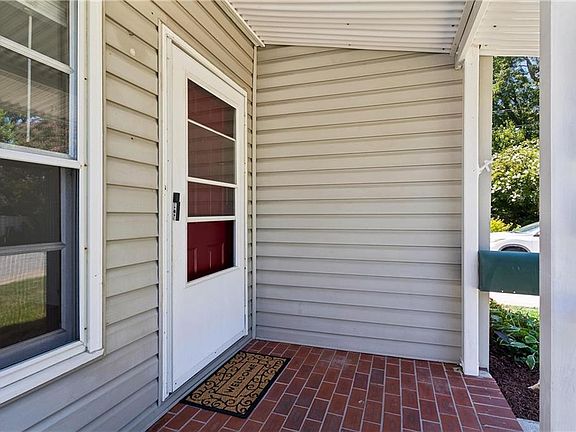 3rd image of 20 Magnolia Pl