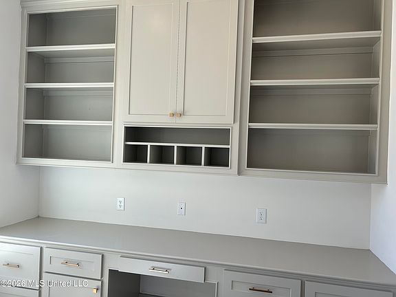 2nd image of 122 Mission Park Dr