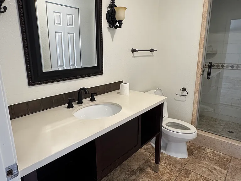 5766 Newcastle Ave — Photo 26