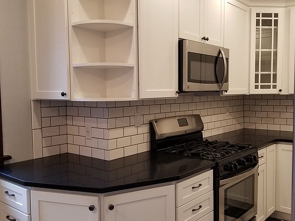 3rd image of 408 E Oak St