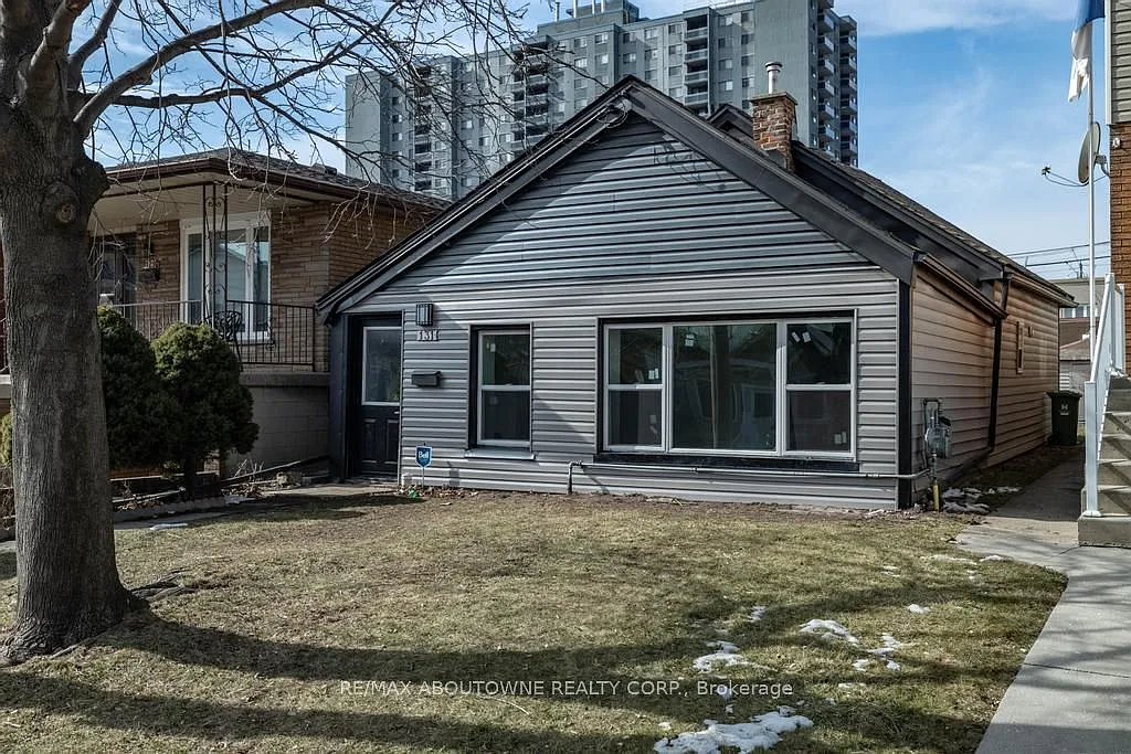 3 bed, $2,400 — Photo 1