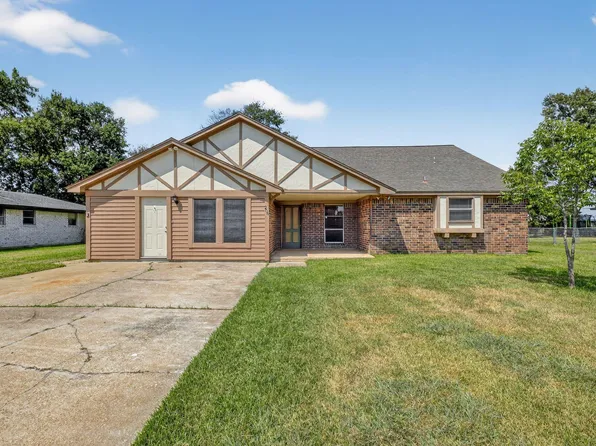 206 Staples Dr, Baytown, TX 77523