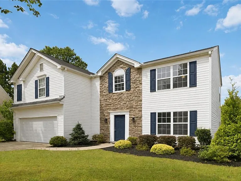 405 Plantation Way — Photo 1