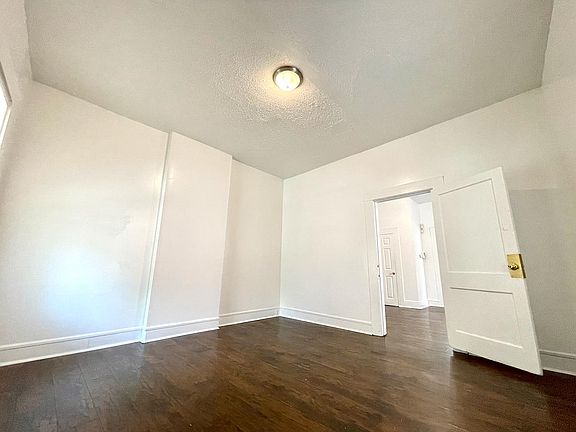 3rd image of 3634 Iowa Ave