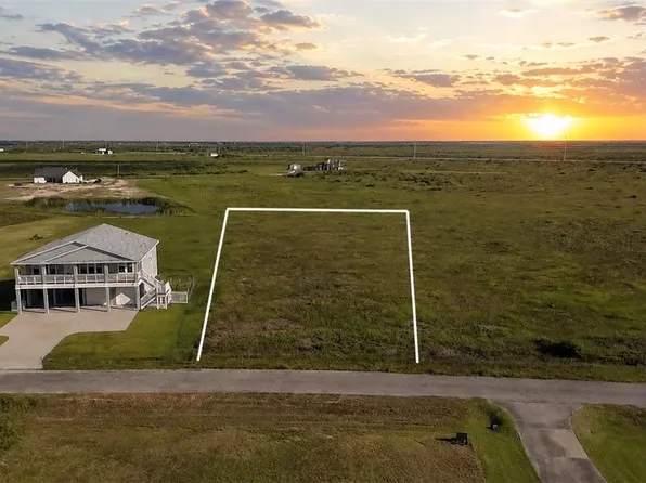 140 Sunrise Dr, Rockport, TX 78382