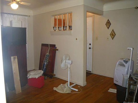 3rd image of 15844 Hanover Ave