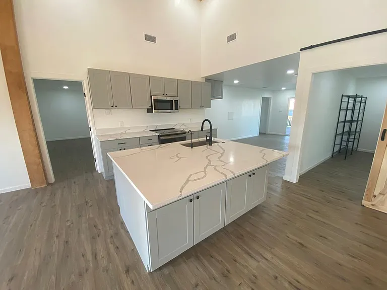 1506 Edwards St — Photo 5