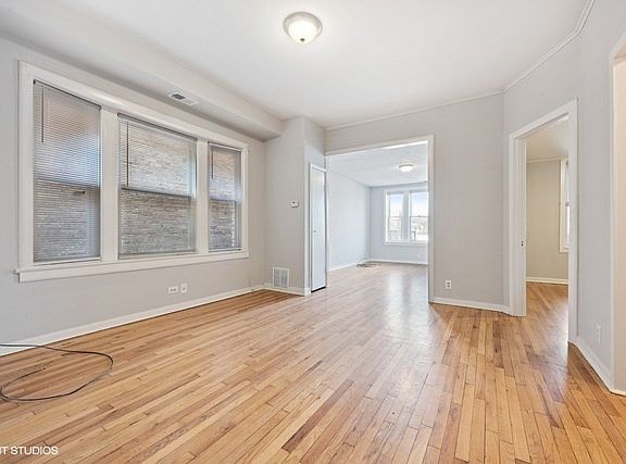 4th image of 4413 W Montrose Ave APT 2