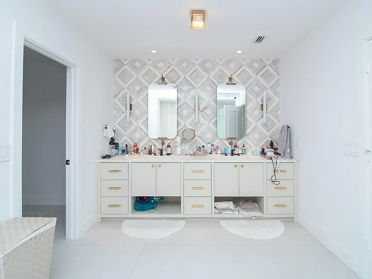 8208 Twin Lake Dr — Photo 10