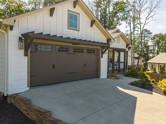 2nd image of 133 maplewood Court