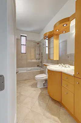 Rented by Nest Seekers International | media 11