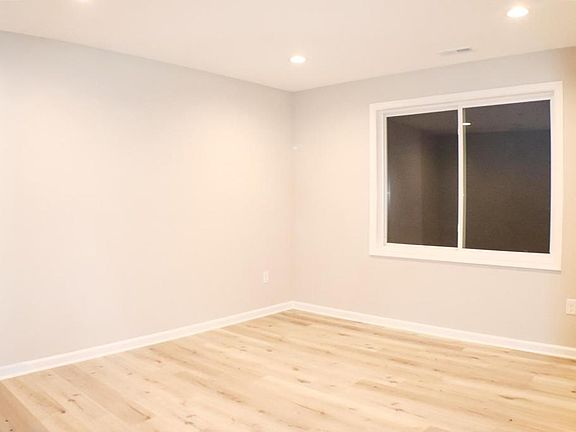 3rd image of 12 Rockridge Ct APT 3