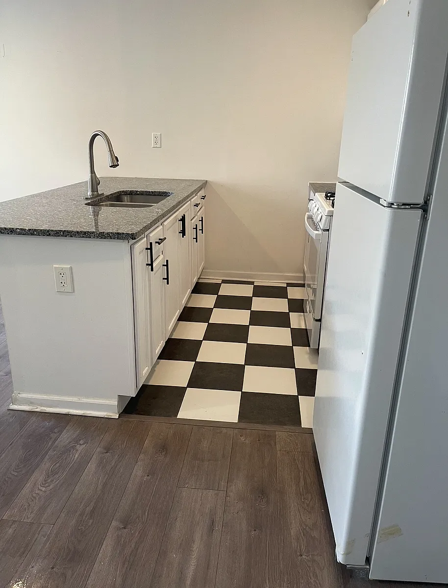Building Photo - 1080 Morrell St #13