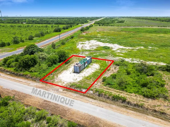 1305 Martinique Ln, Pt Bolivar, TX 77650