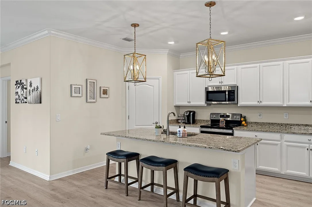 4 bed, 3.0 bath, 2032 sqft, $5,000 — Photo 4