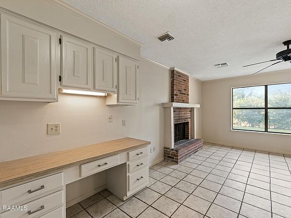 4th image of 301 Kingston Dr