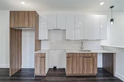 1st image of 5053 Ludlow St Unit 2