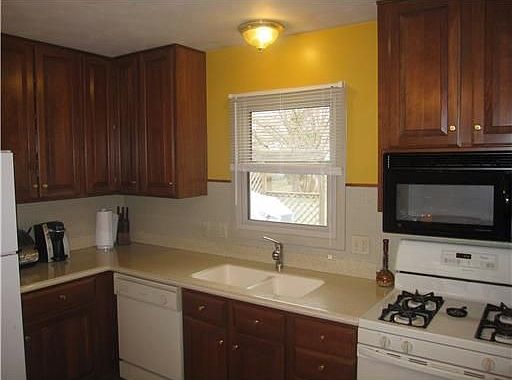 3rd image of 18243 Clairmont Dr