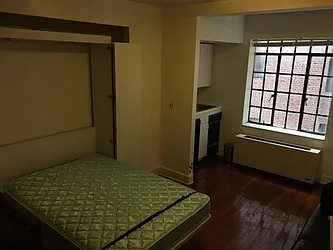 Rented by R New York