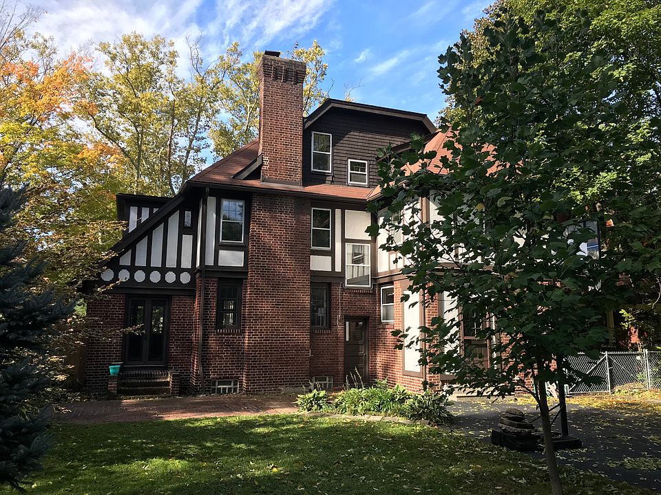 2nd image of 2171 Chatfield Dr