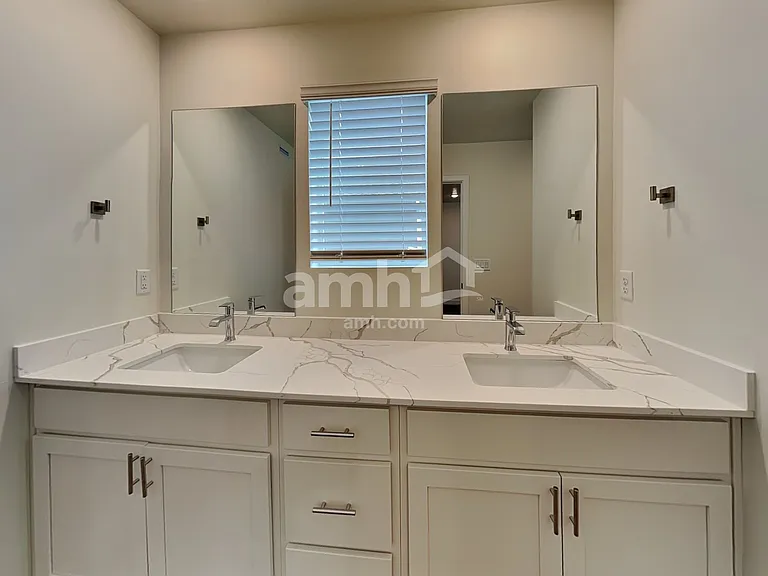 8968 S Wilroy Rd — Photo 10